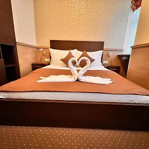 21 And Hotel Budapeste